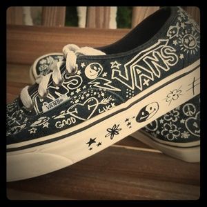 Vans B&W Doodle Print Low Top Lace Up Shoes